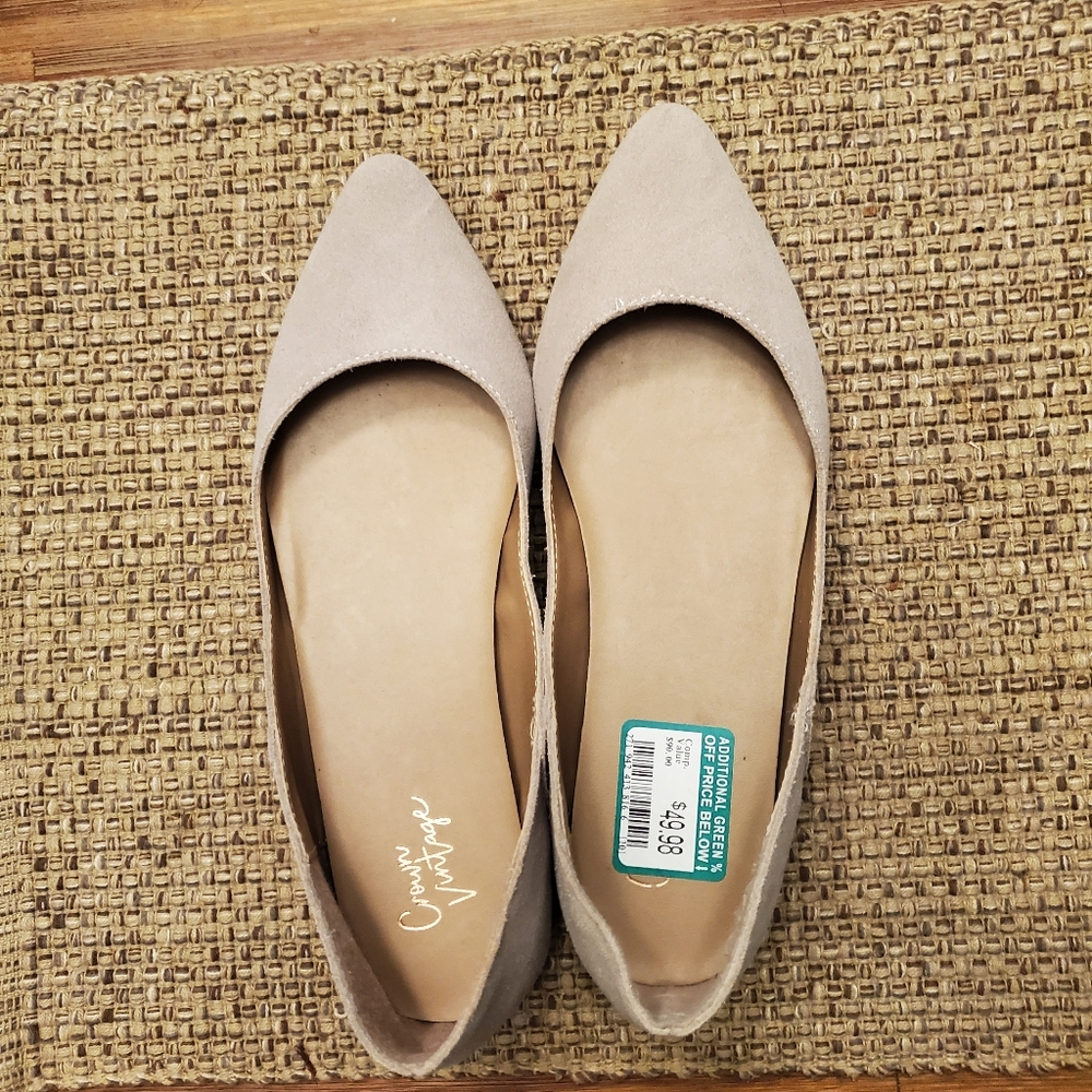 Women's pointy toe flat, never worn
